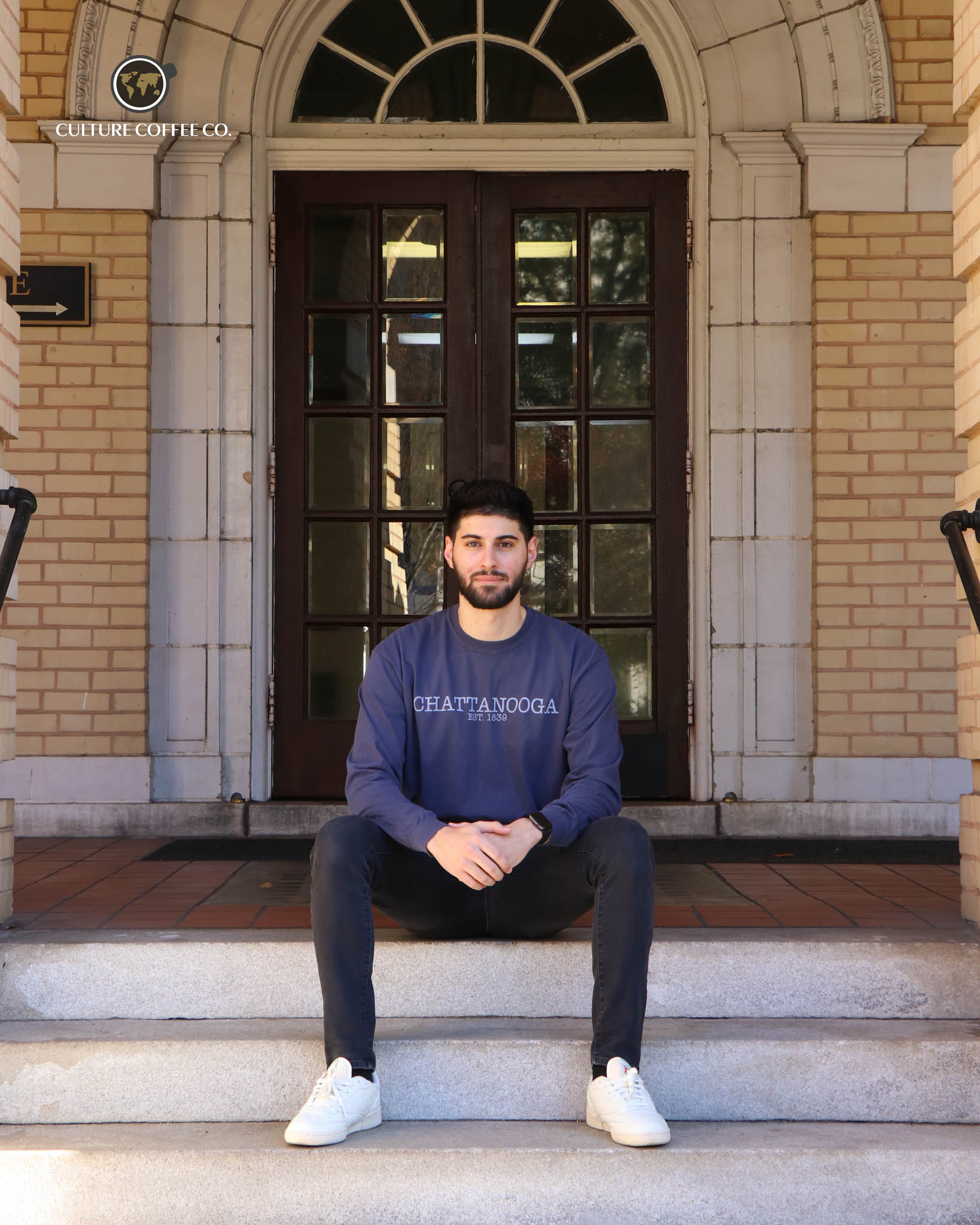 Abbey Senior Photos Downtown Chattanooga, TN | caitlindphotos.com, image size:1638x2048